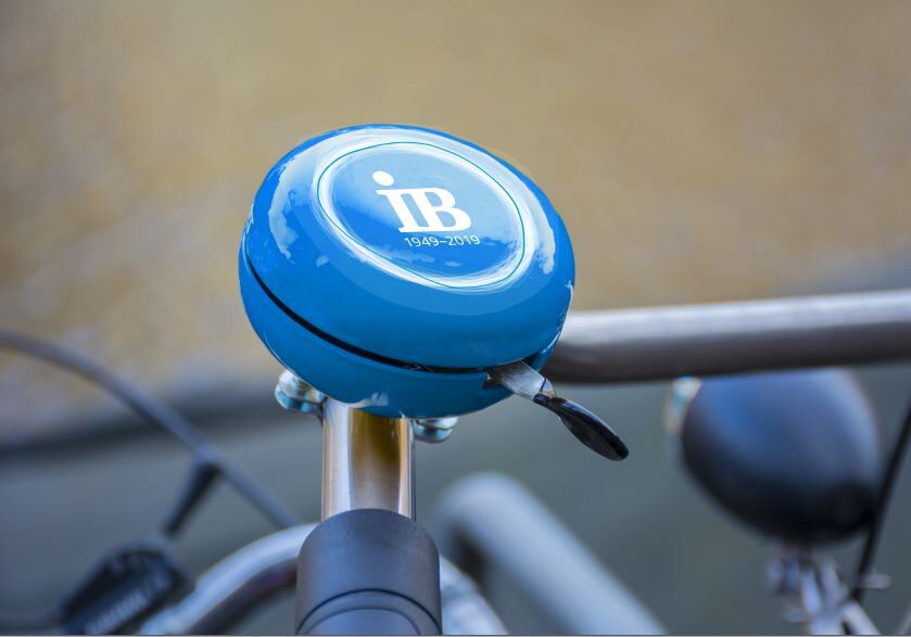 Faltrad mit Klingel - 70 Jahre Internationaler Bund (IB). Foto: Brompton